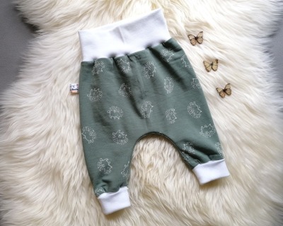 Baggypants Pumphose Mitwachshose Baby Kind Igel Olivgrün in Wunschgröße 44 bis 92 - Baggypants mit kleinen Igeln