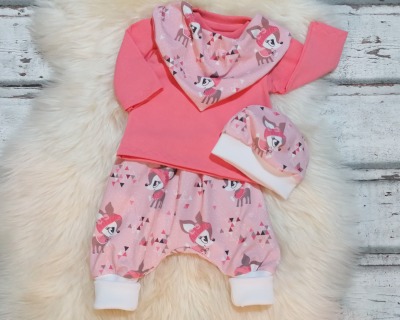 Babyset für Mädchen 4-teilig Pumphose Halstuch Mütze Shirt oder Body mit amerikanischem Ausschnitt Langarm oder Kurzarm Größe 50 bis 80 - Erstlingsset mit den beliebten Hafenkitzen in Rosé / Apricot