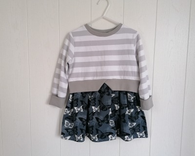Girly Sweater Größe 104 Schmetterlinge grau schwarz - bequemes Sweaterkleidfür Mädchen