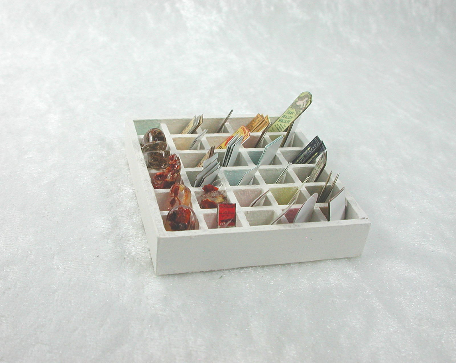 Miniatur Setzkasten im Vintage Stil im Maßstab 1zu12 Apotheke Hexe Alchemist 2