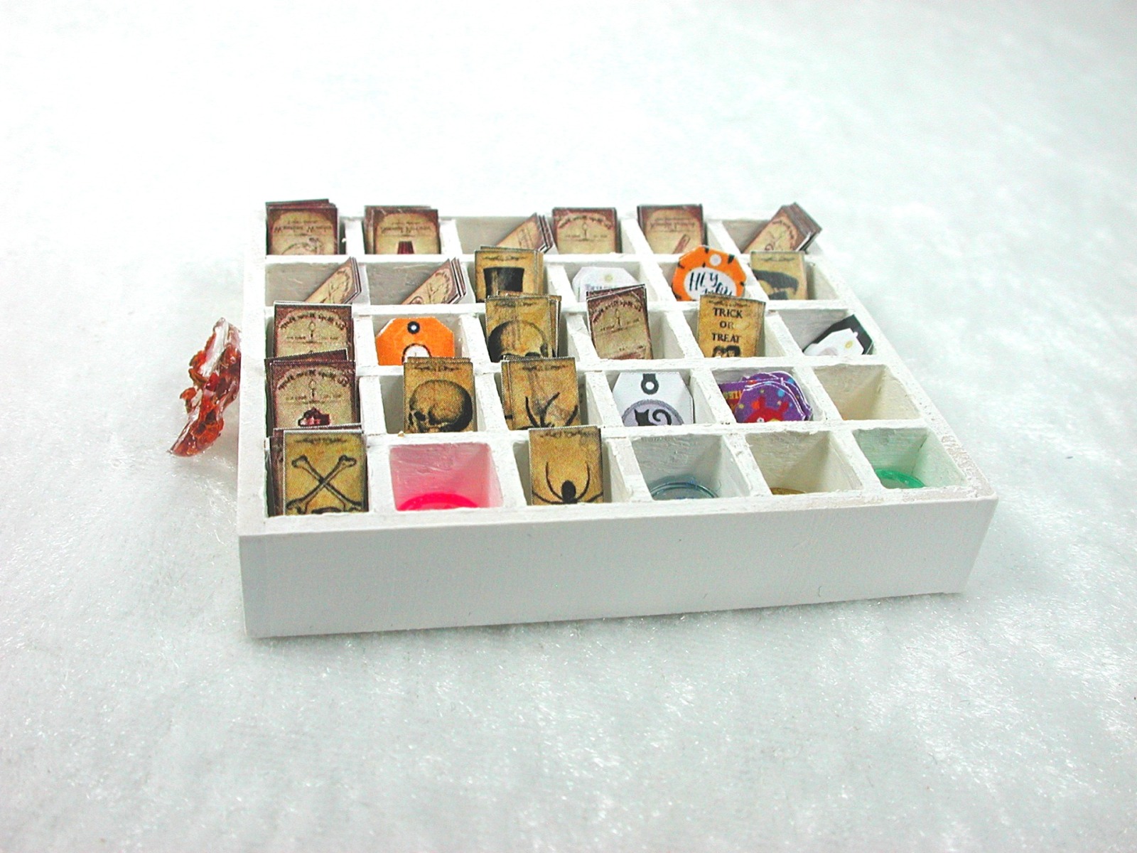 Miniatur Setzkasten im Vintage Stil im Maßstab 1zu12 Apotheke Hexe Alchemist 7