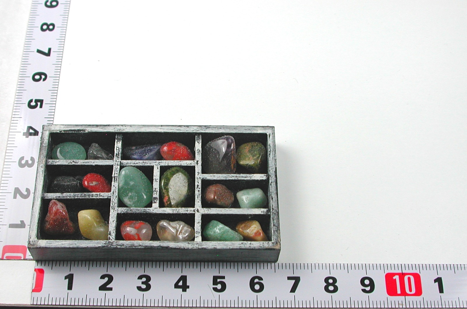 Setzkasten mit Mineralien , Miniatur in 1:12 8