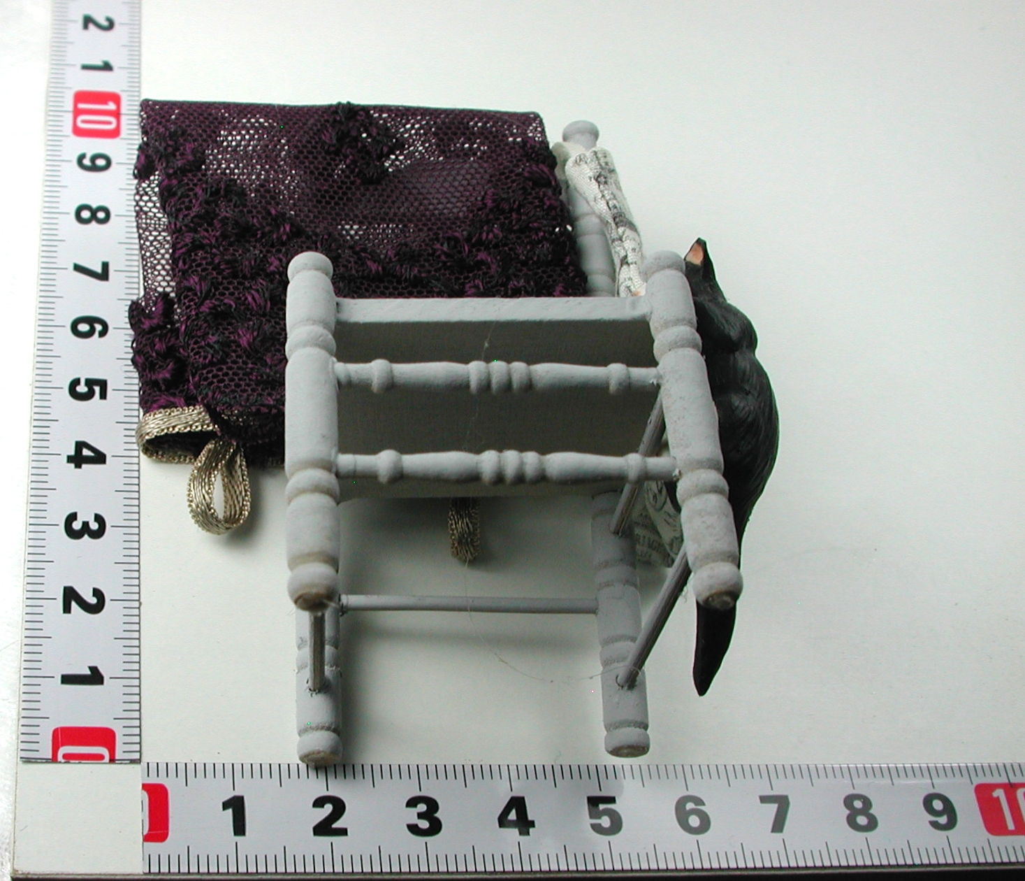 Stuhl dekoriert in Miniatur 2