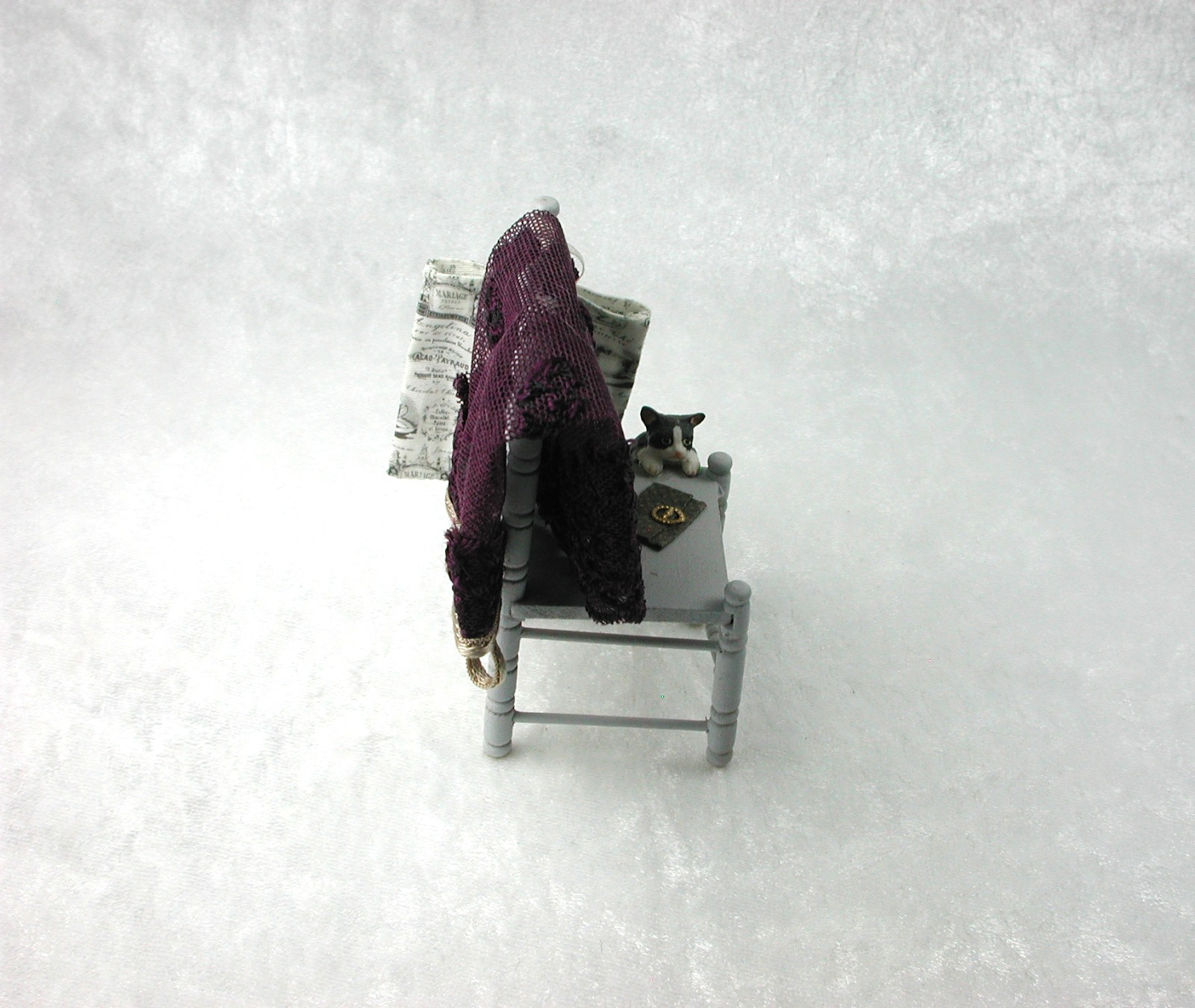 Stuhl dekoriert in Miniatur 6