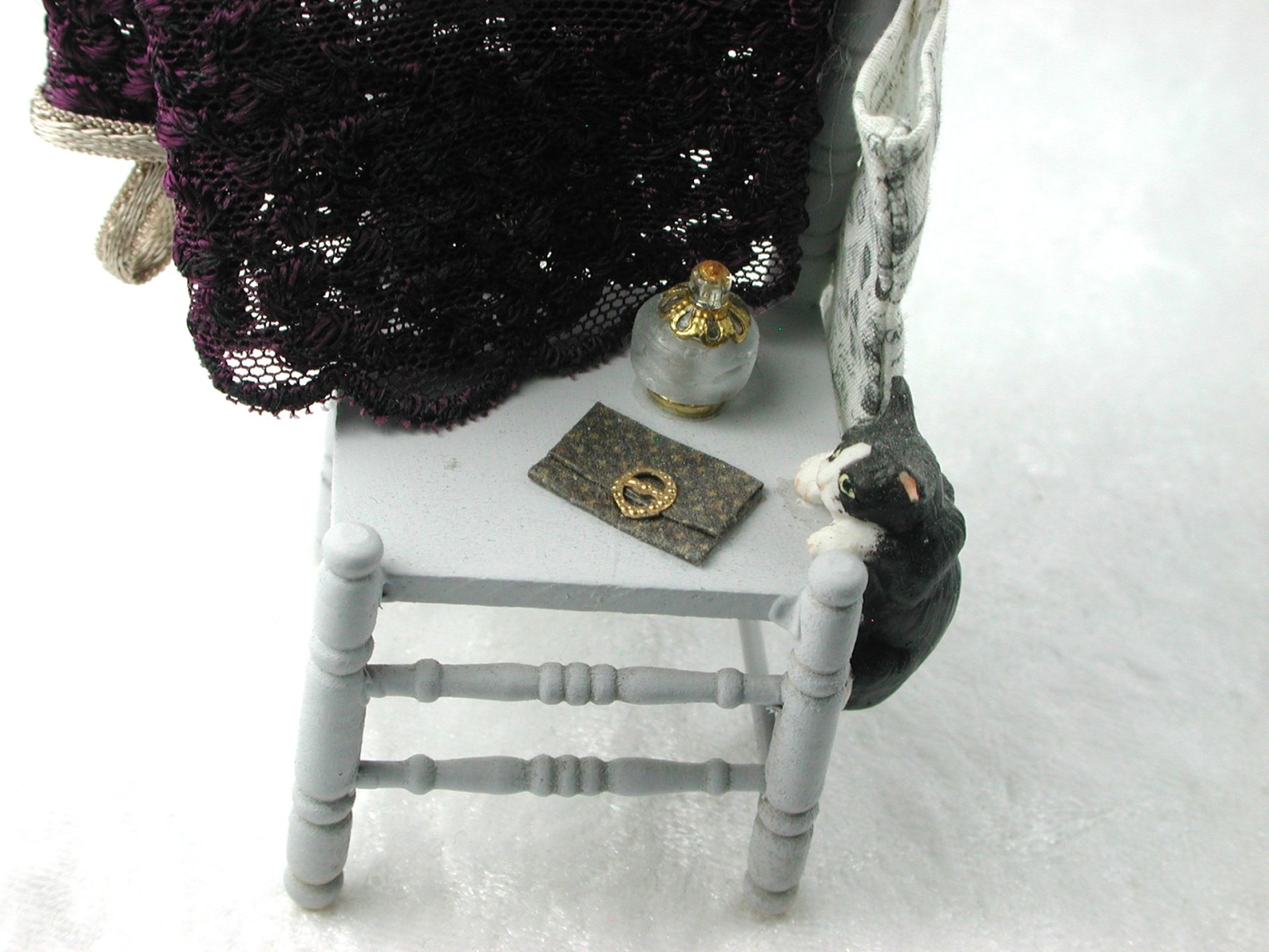 Stuhl dekoriert in Miniatur 8