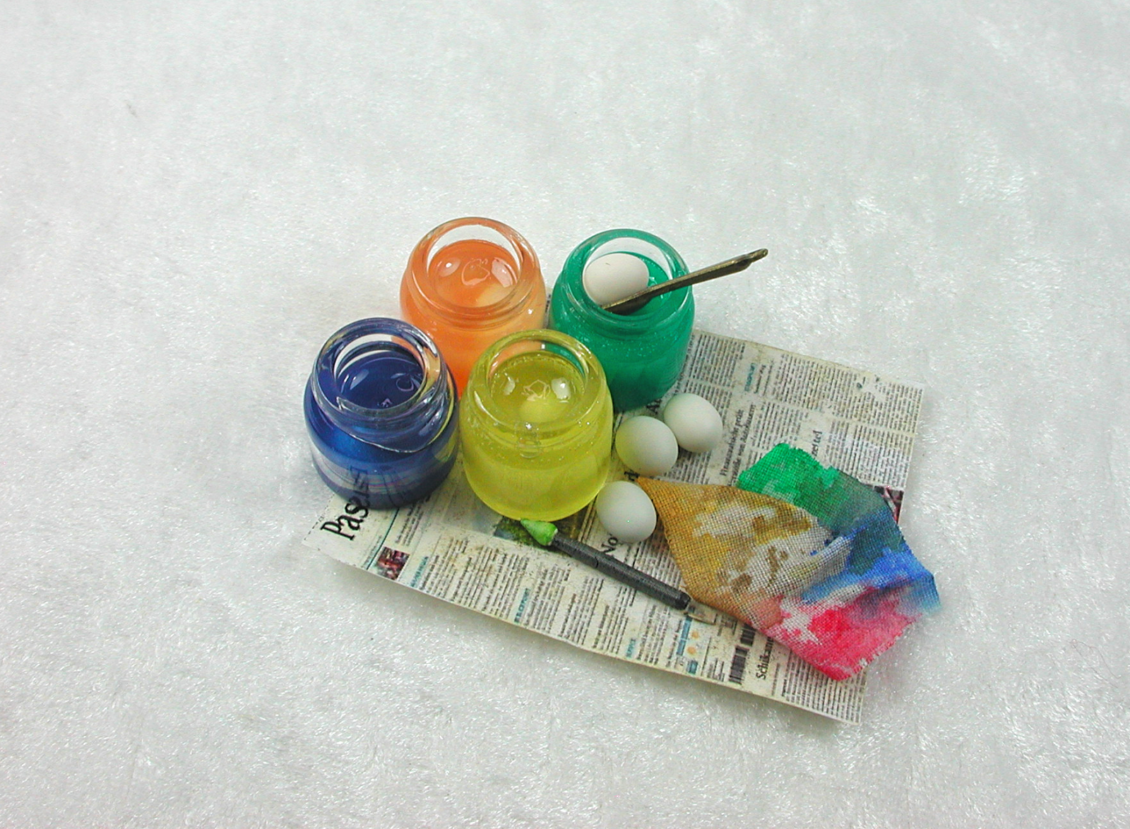 Eier färben, eine kleine Szene in Miniatur für die Puppenstube 9