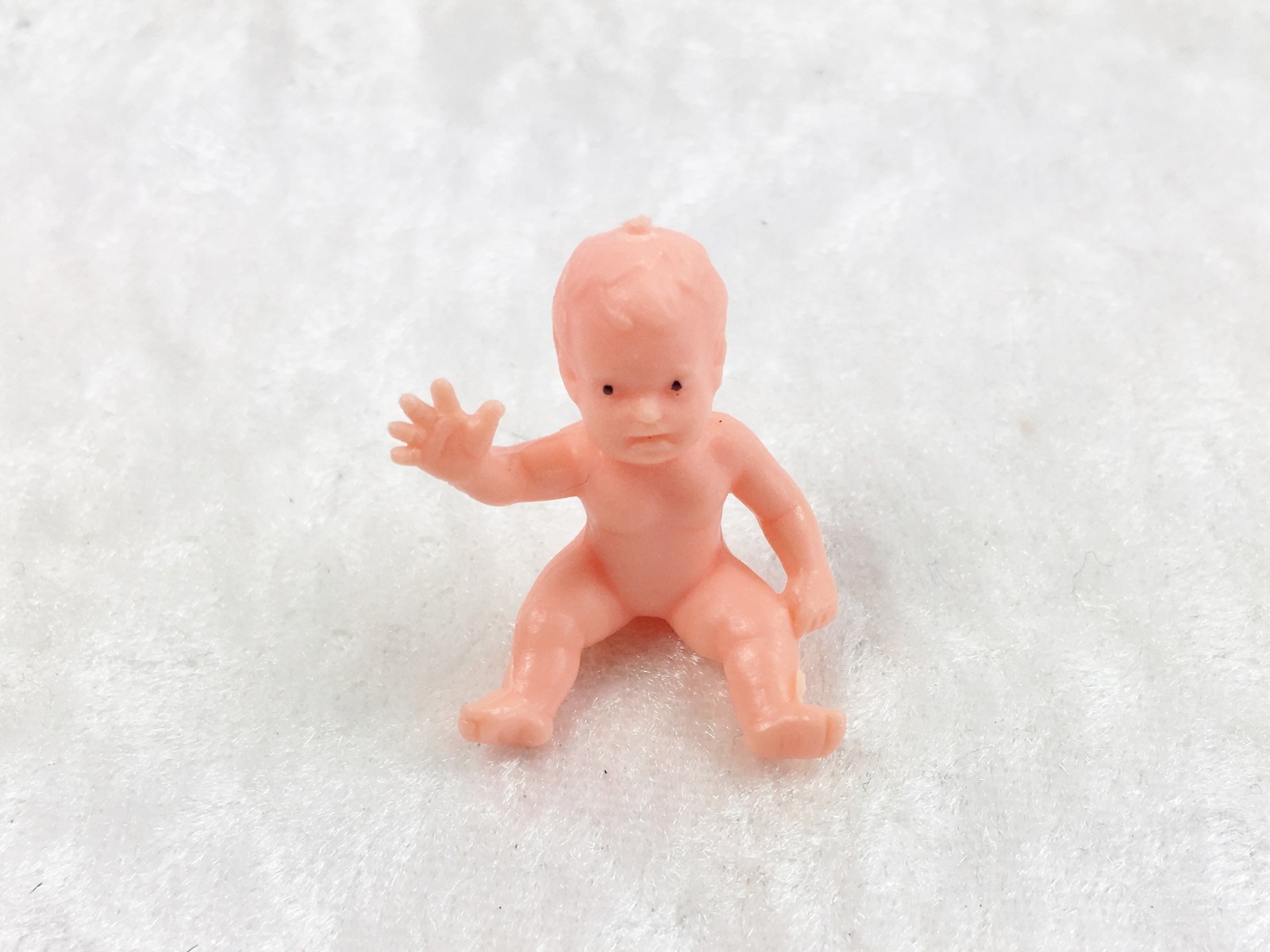 Baby aus Kunststoff für die Puppenstube das Puppenhaus Dollhouse Miniatures Krippen Miniaturen Modellbau Sammler 6