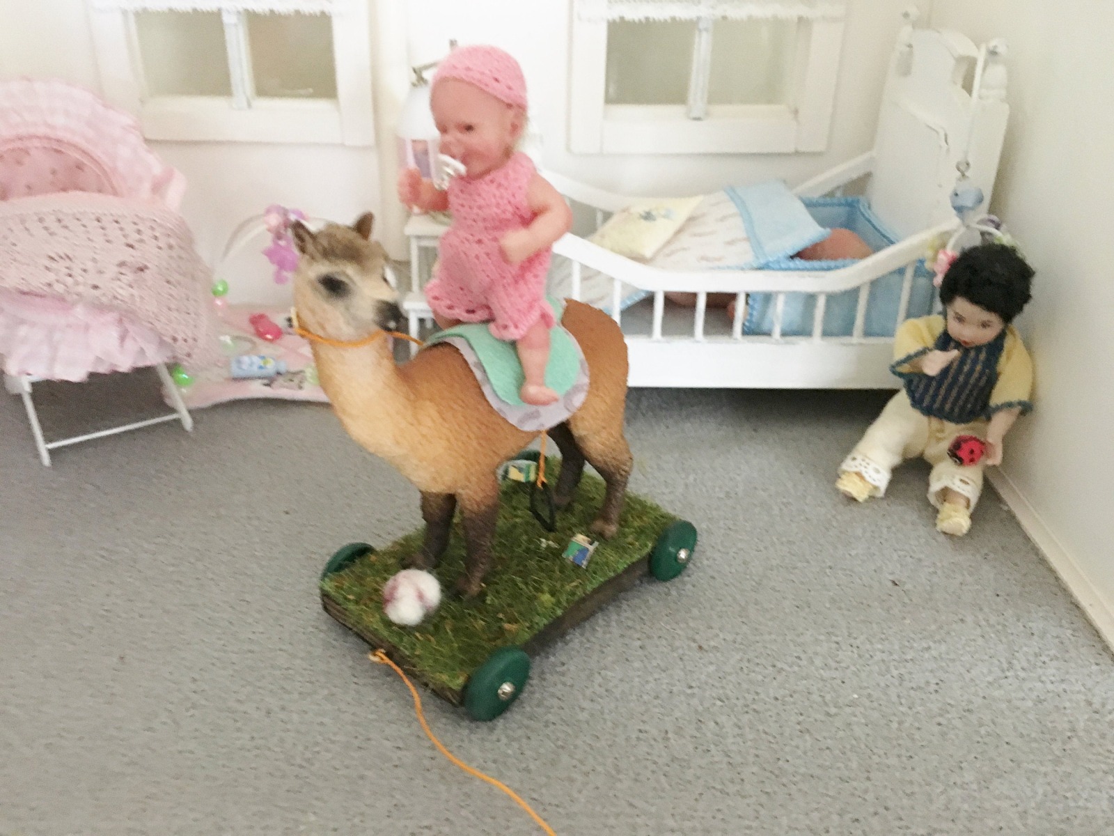 Lama, Reit-und Zugtier für Kinder in Miniatur 1:12, Spielzeug für das Puppenhaus Kind 9