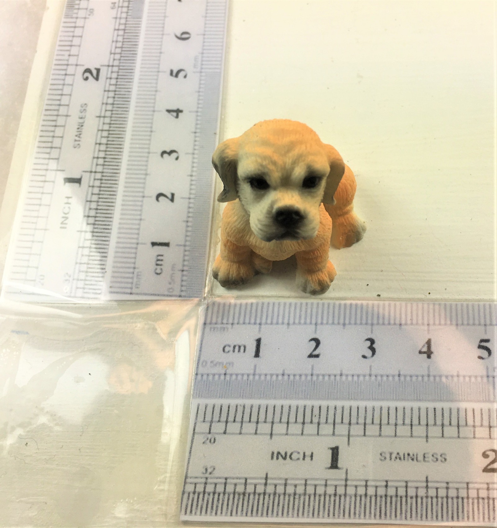 Hund sitzender Golden Retriever für die Puppenstube das Puppenhaus Krippen Miniaturen Modellbau 5
