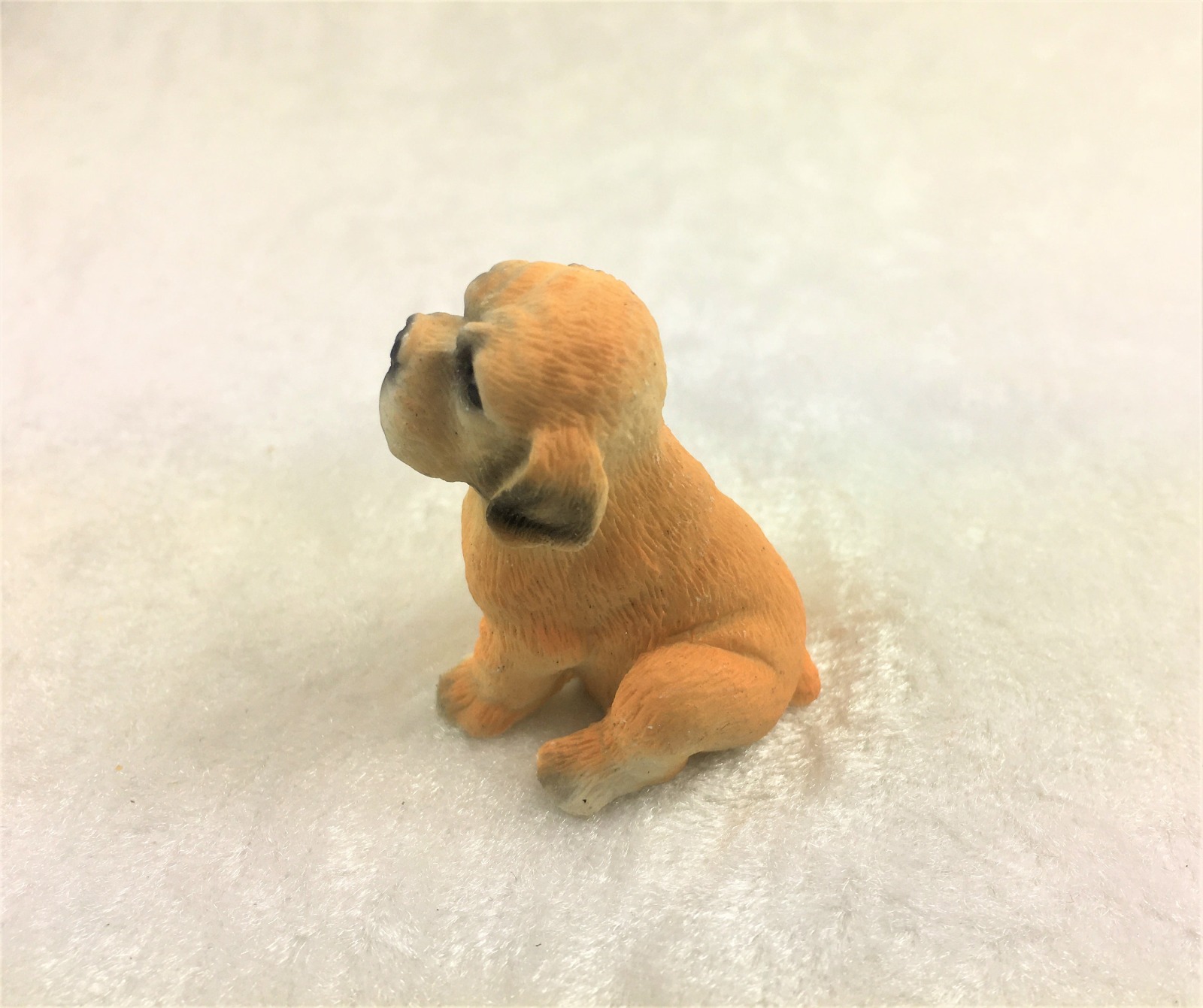 Hund sitzender Golden Retriever für die Puppenstube das Puppenhaus Krippen Miniaturen Modellbau 2