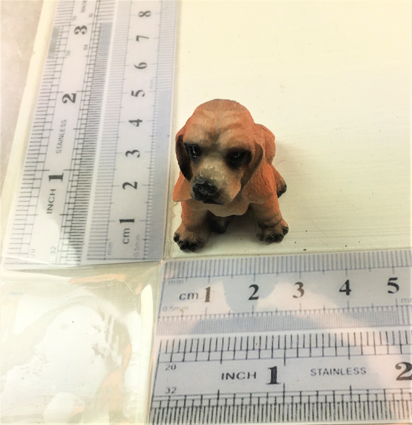 Hund Bluthund Jagdhund für die Puppenstube das Puppenhaus Krippen Miniaturen Modellbau 5