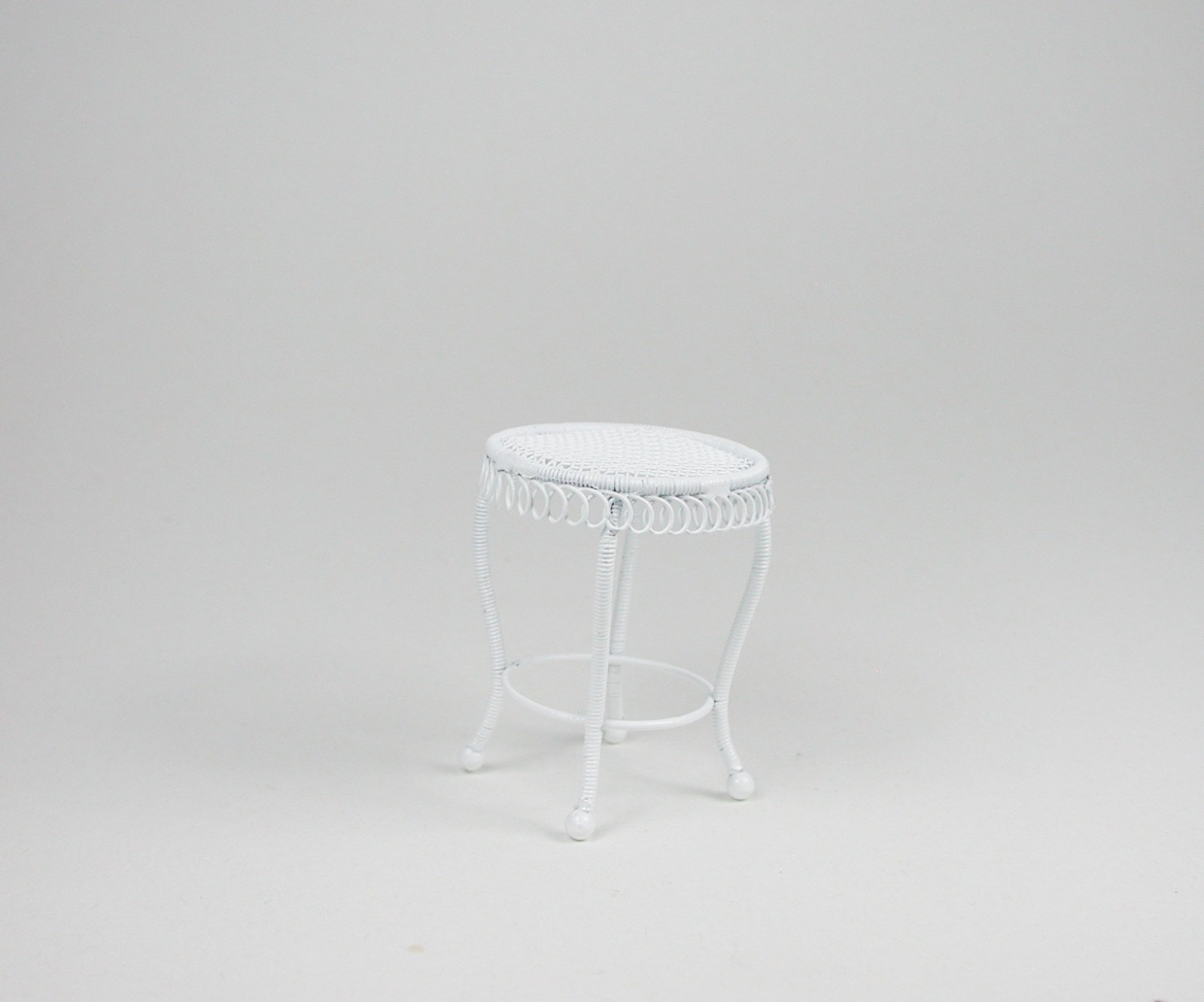 Kleiner runder Tisch aus weißem Metall Beistelltisch 1:12