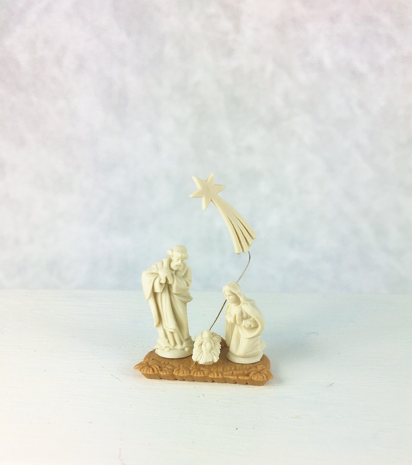 Krippenfiguren Rehe mit Tanne Nussschale Einsatz für Nussschale für das Puppenhaus Modellbau