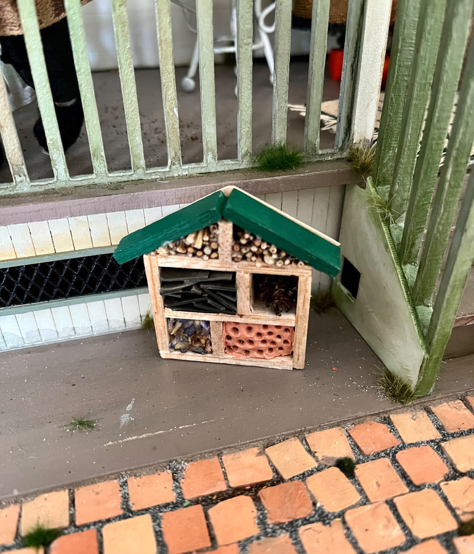 Insektenhotel, Insektenhaus in Miniatur für den Puppenhausgarten 8