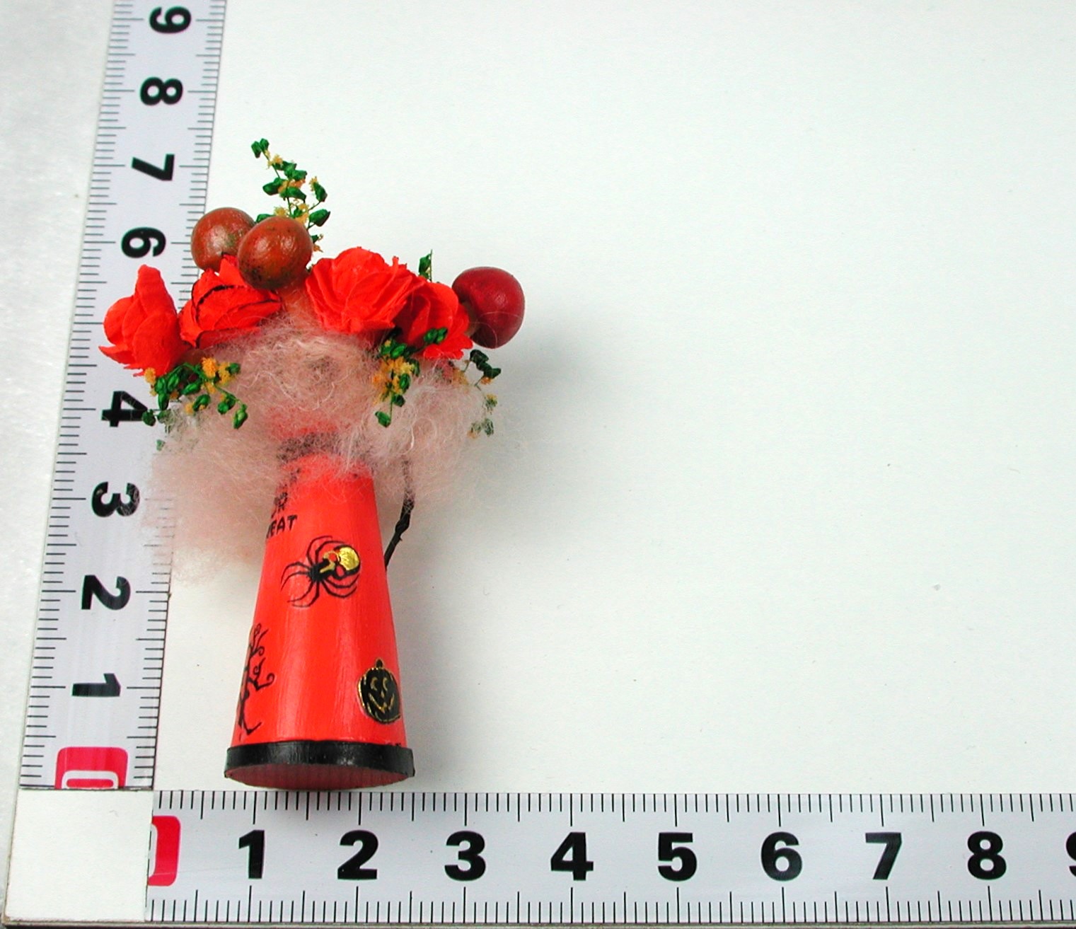 Halloween Blumenstrauß mit Orangen Blüten in einer Kanne in Miniatur 1:12 9