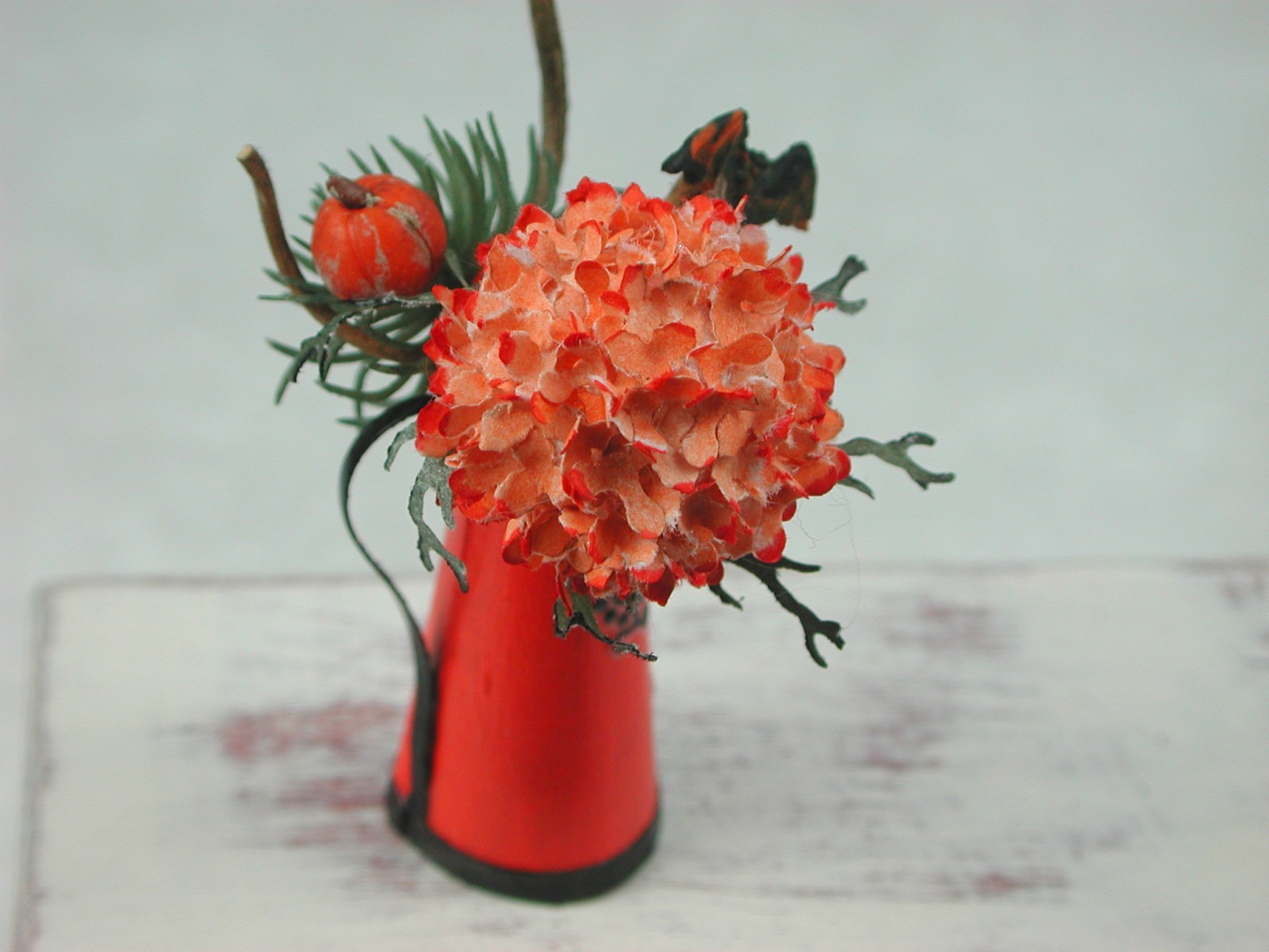Halloween Blumenstrauß mit oranger Blüte in einer orangen Kanne in Miniatur 1:12 6