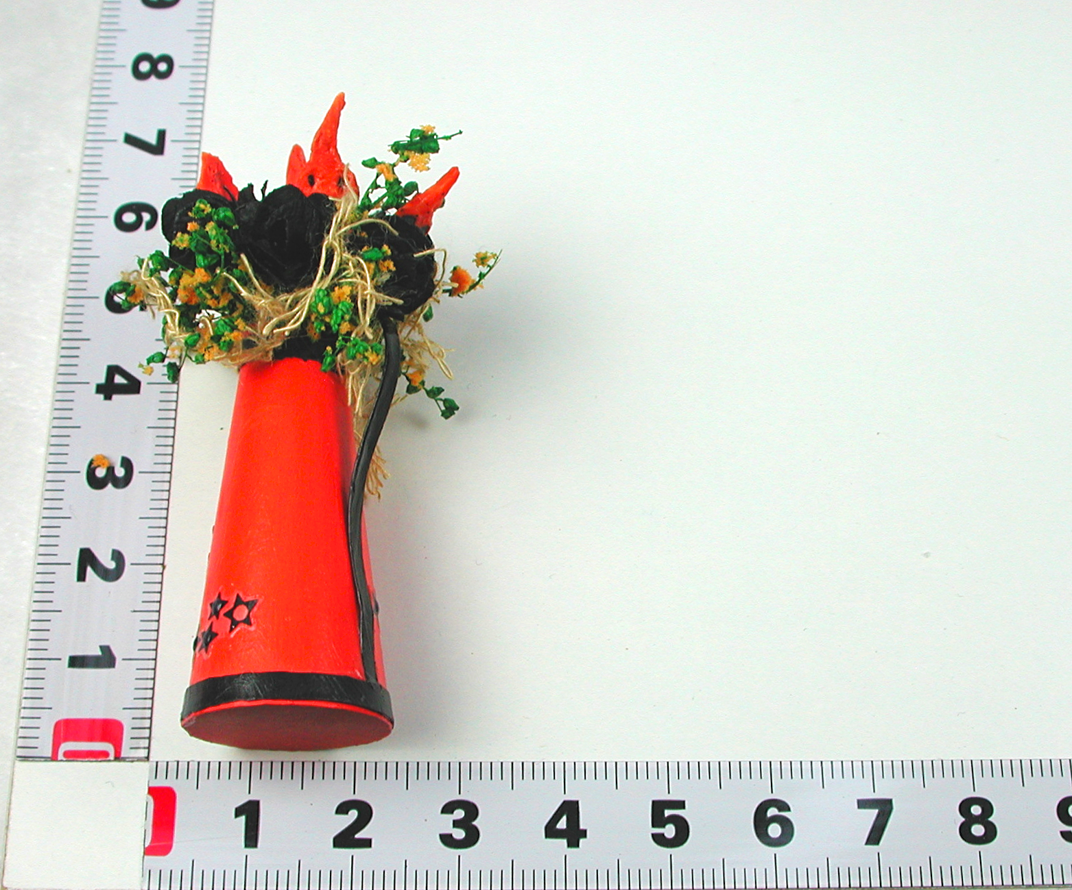 Halloween Blumenstrauß mit schwarzen Blüten in einer orangen Kanne in Miniatur 1:12 9