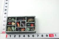 Setzkasten mit Mineralien , Miniatur in 1:12 4