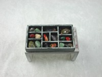 Setzkasten mit Mineralien , Miniatur in 1:12 7