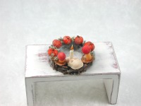Kranz aus Holz mit Kürbissen, Totenkopf , Kerze, Pilze, Dekoration im Puppenhaus 3