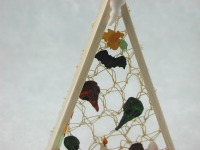 Dreieck aus Holz mit Kürbis, Pilze, Kröte und Herbstlaub zur Dekoration in der Puppenstube 9