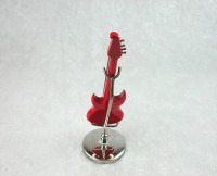 E-Gitarre rot in Miniatur 1:12 3