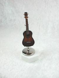 Gitarre dunkel in Miniatur 1:12 , Zupfinstrument 2