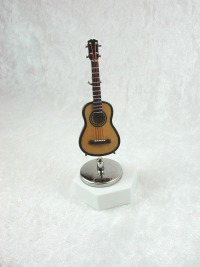 Gitarre hell in Miniatur 1:12 , Zupfinstrument 2