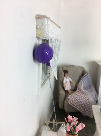 Luftballon in 1:12, Spielzeug für das Puppenhaus Kind. 3