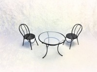 Runder Tisch mit zwei Stühlen aus schwarzem Metall