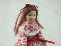 Mädchen im rotweißem Kleid in Miniatur 1zu12 5