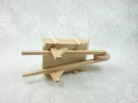 Schubkarre aus Holz in Miniatur für das Puppenhaus 5
