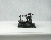 Tischnähmaschine älteres Modell in Miniatur für die Puppenstube 3
