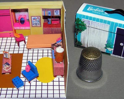 Puppenhaus im Koffer - Bastelkit aus Papier in Miniatur für die Puppenstube das Puppenhaus
