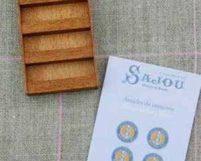 Sajou-Miniatur-Kurzwaren Display für Sajou-Alben Bastelkit in Miniatur für die Puppenstube