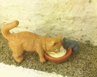 Katze mit Maus in Miniatur 1zu12 - Puppenhauszubehör Puppenstubenzubehör Puppenhausmöbel