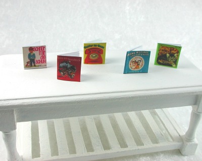 Kleine Kinderbücher für das Puppenhauskind zum vorlesen in Miniatur 1:12, - für ihr Puppenhaus,