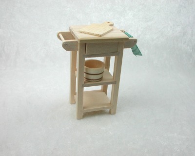 Küchenbeistelltisch mit Handtuchhalter und Schublade 1:12 Miniatur