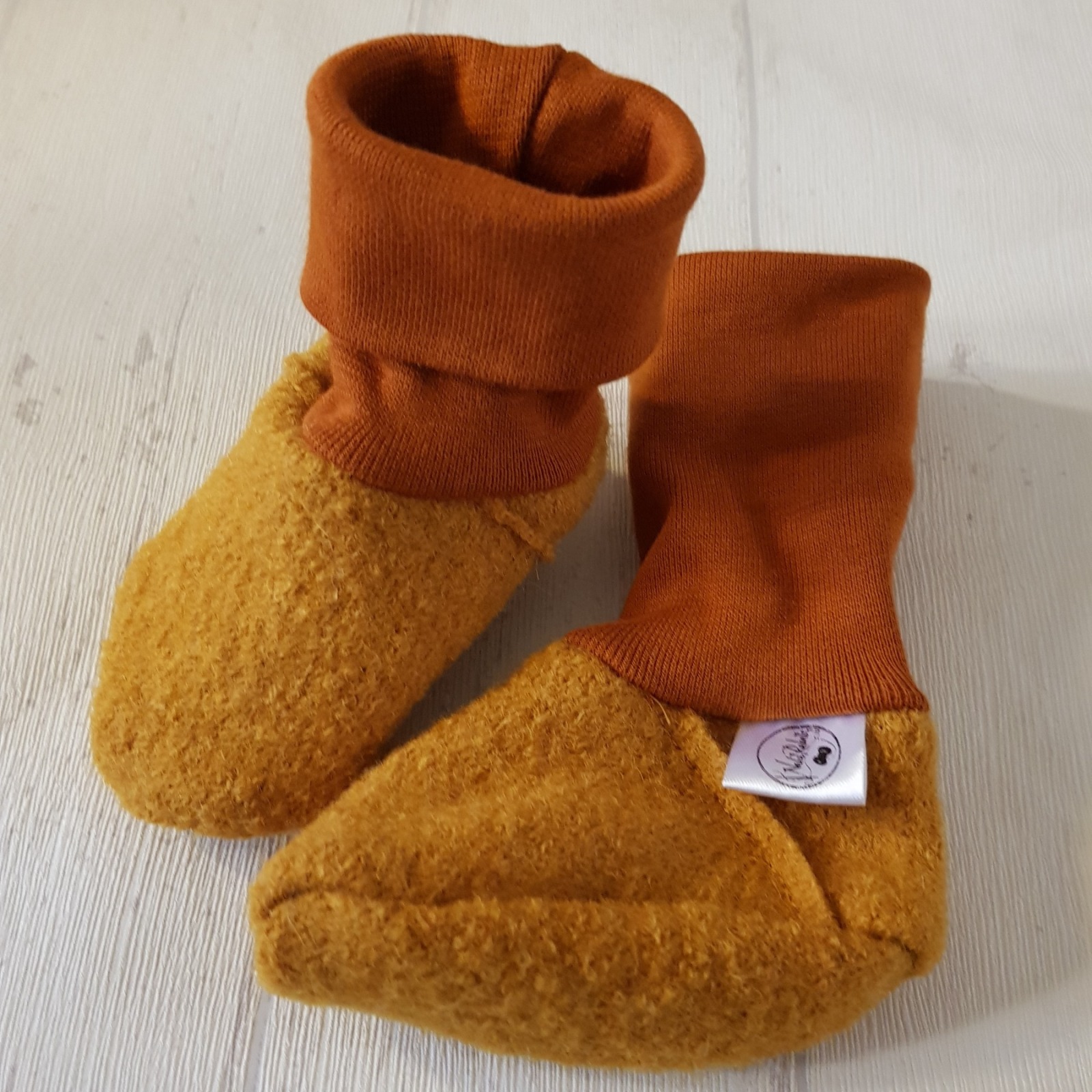 Sofortkauf Handmade Schuhe aus Wollwalk senf Gr 14-21 von NahtRabatz