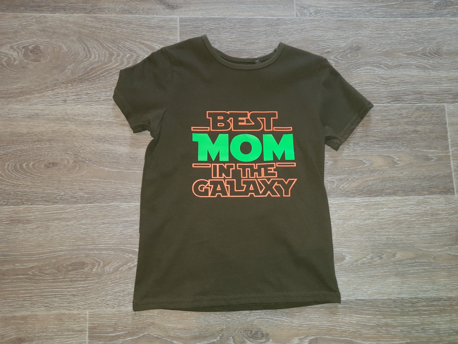 Second Hand T-Shirt Gr. 116 Best MOM in the Galaxy