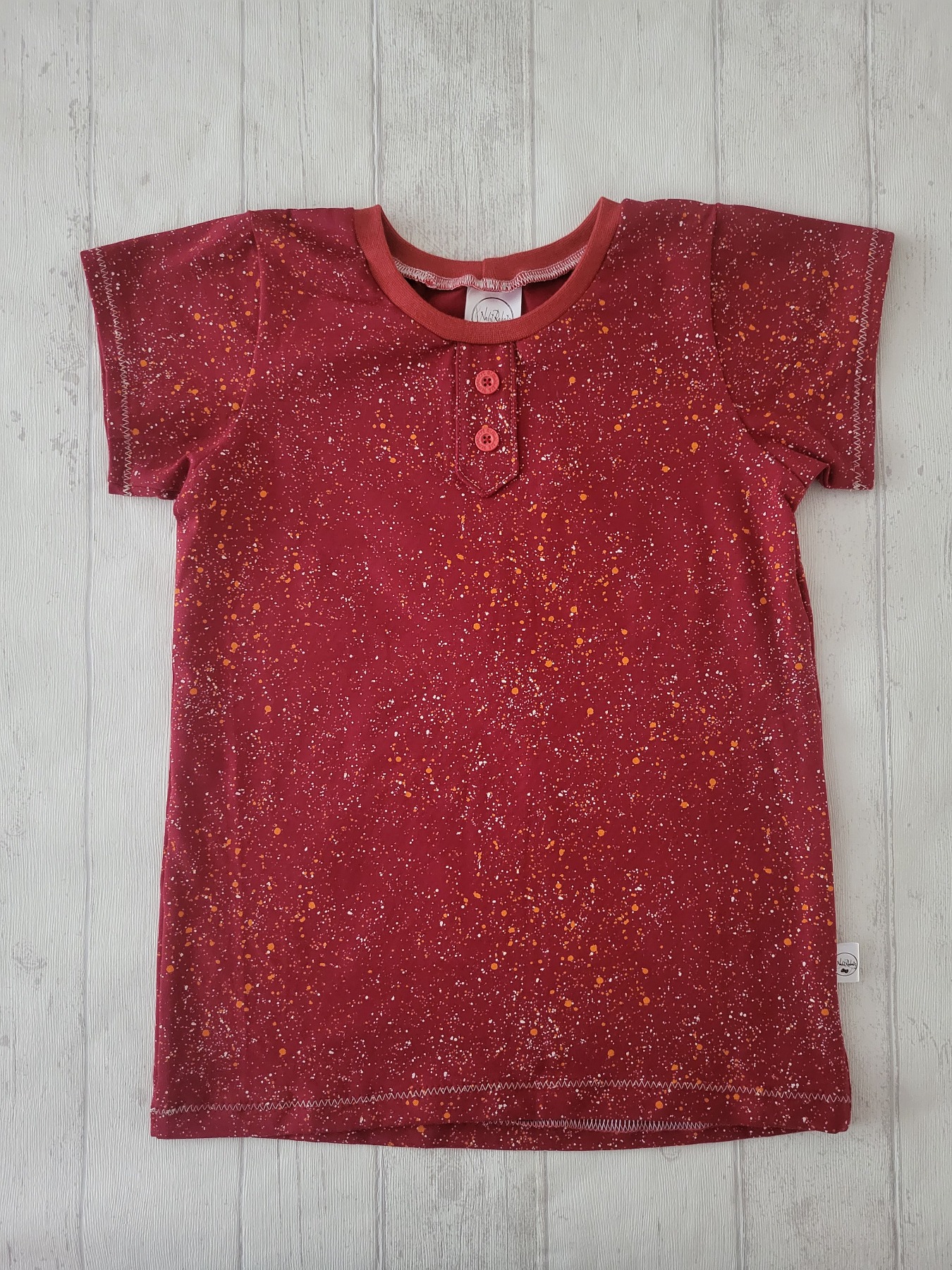 Sofortkauf Handmade T-Shirt kurzarm Sprenkel rot Gr. 134 von NahtRabatz