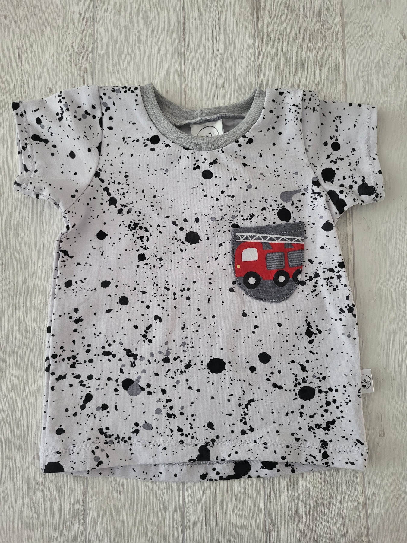 Sofortkauf Handmade T-Shirt kurzarm Sprenkel weiß Gr. 86 von NahtRabatz