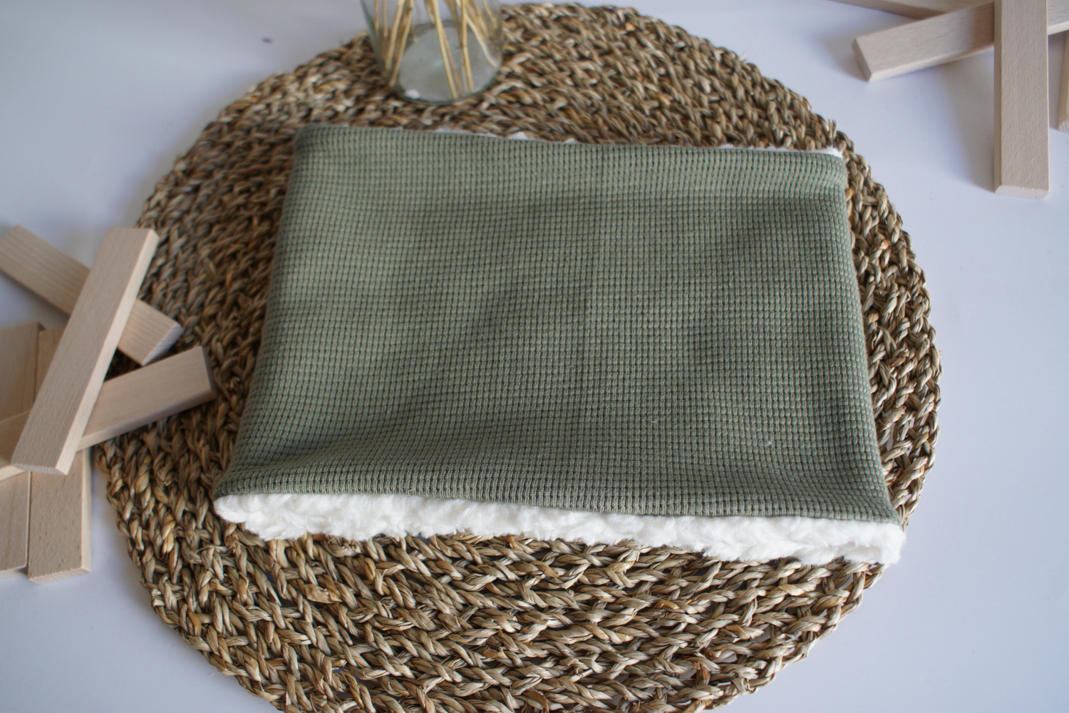 Sofortkauf Handmade kuscheliger Loopschal olivgrün von kate.m design 2