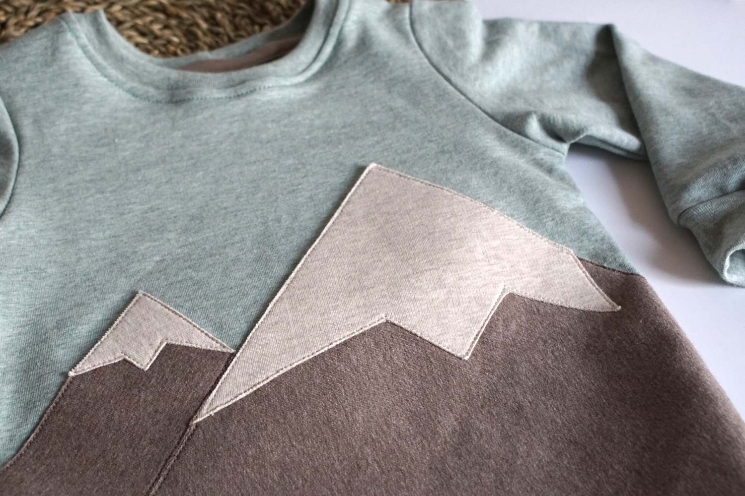 Kauf auf Bestellung Handmade Sweater mit Gebirge Gr. 56-146 von kate.m Design 3
