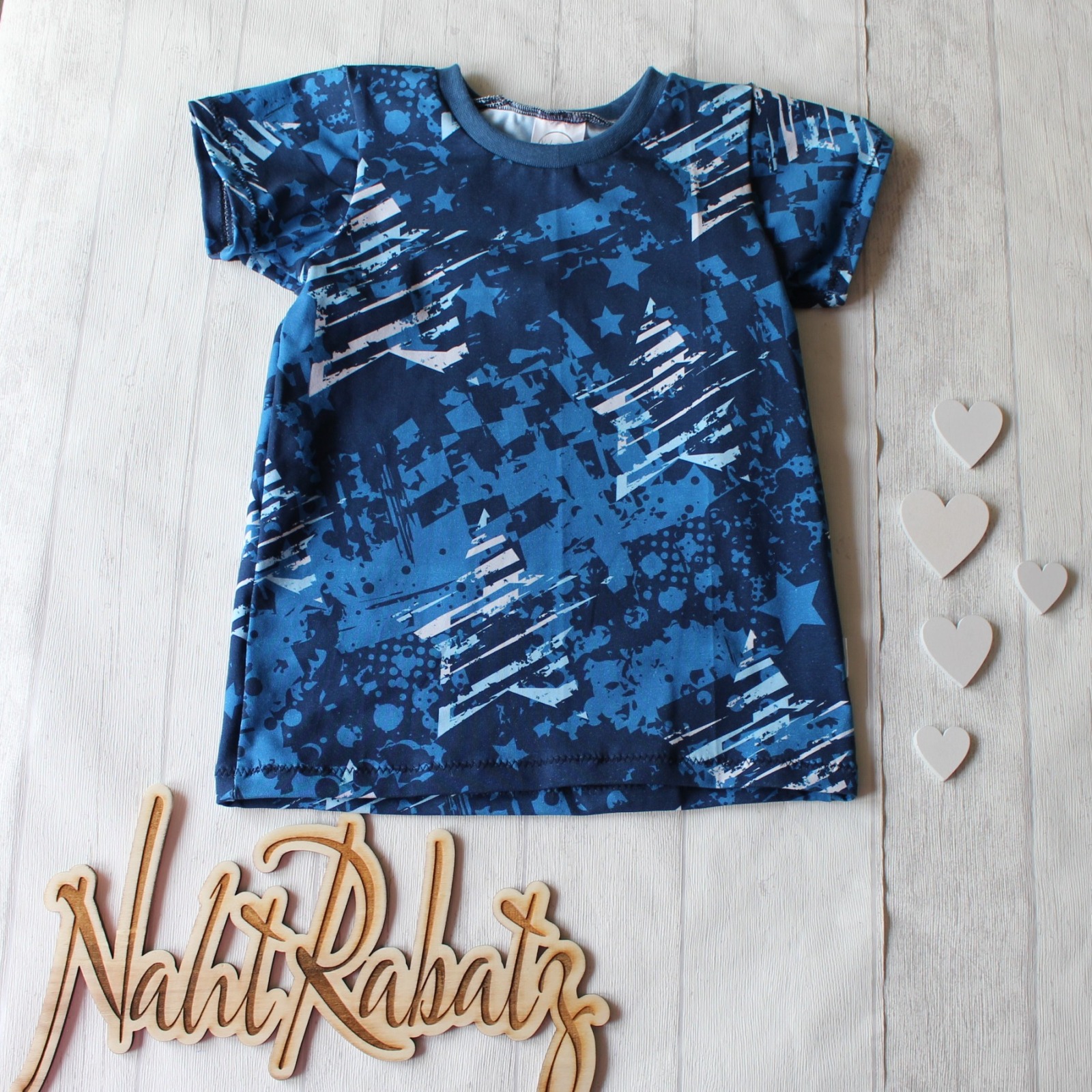 Sofortkauf Handmade T-Shirt kurzarm Sterne blau Gr 116 von NahtRabatz