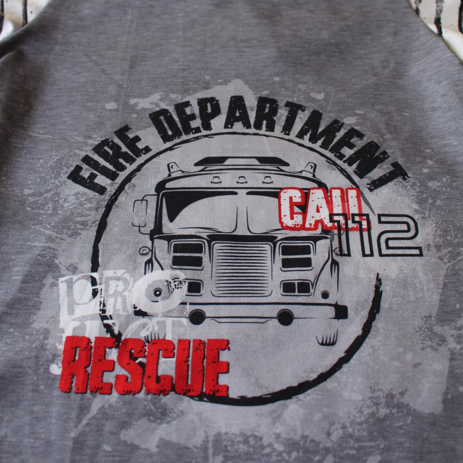 Sofortkauf Handmade T-Shirt kurzarm Feuerwehr grau weiß Gr. 134 von NahtRabatz 3
