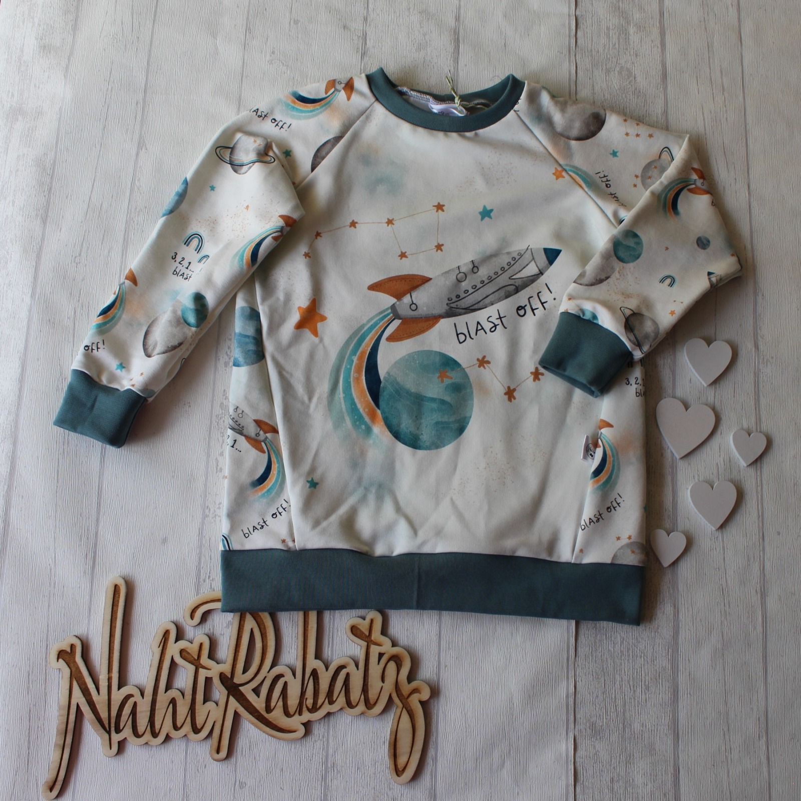Sofortkauf Handmade Sweater Raglanshirt Rakete offwhite/petrol Gr 110 von NahtRabatz