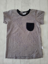 Sofortkauf Handmade T-Shirt kurzarm Sprenkel grau Gr. 128 von NahtRabatz