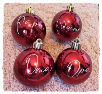 Kauf auf Bestellung Weihnachtskugeln in rot oder silber im Durchmesser von ca 6 cm mit Wunschnamen