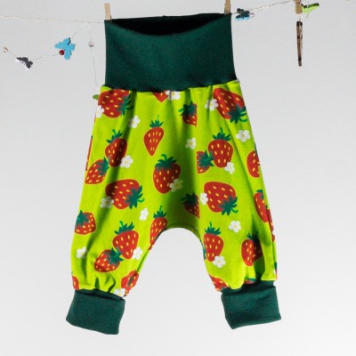 Sofortkauf Handmade Hose rote Erdbeeren auf grün Gr 80 Knopflöchle - Handmade Hose für Kinder